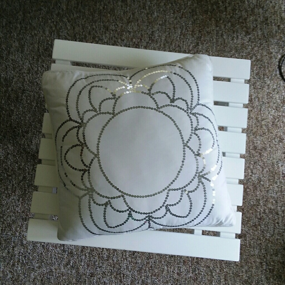 Decorative pillow